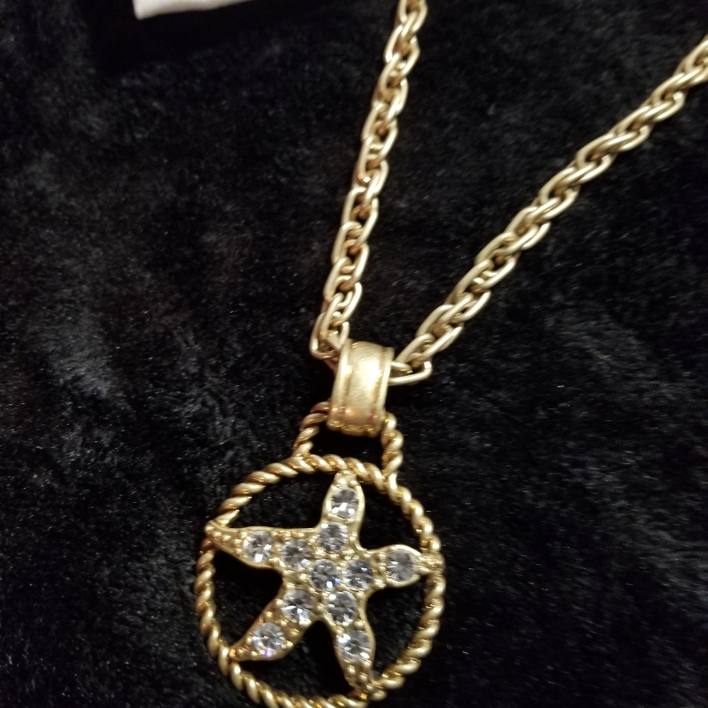 Cabi starfish necklace